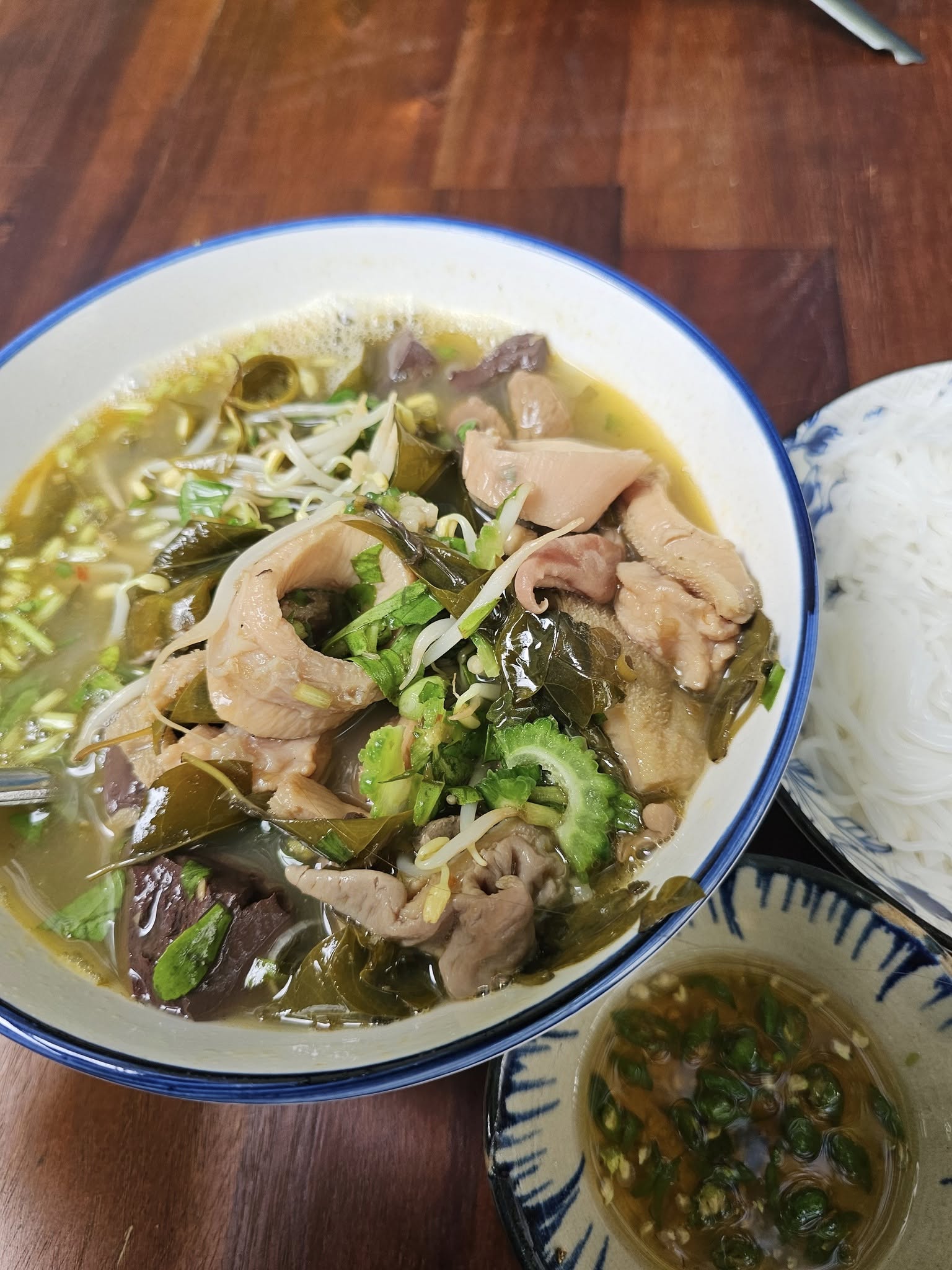 Bữa tối trong Tour Huế - Quy Nhơn 3 ngày 2 đêm