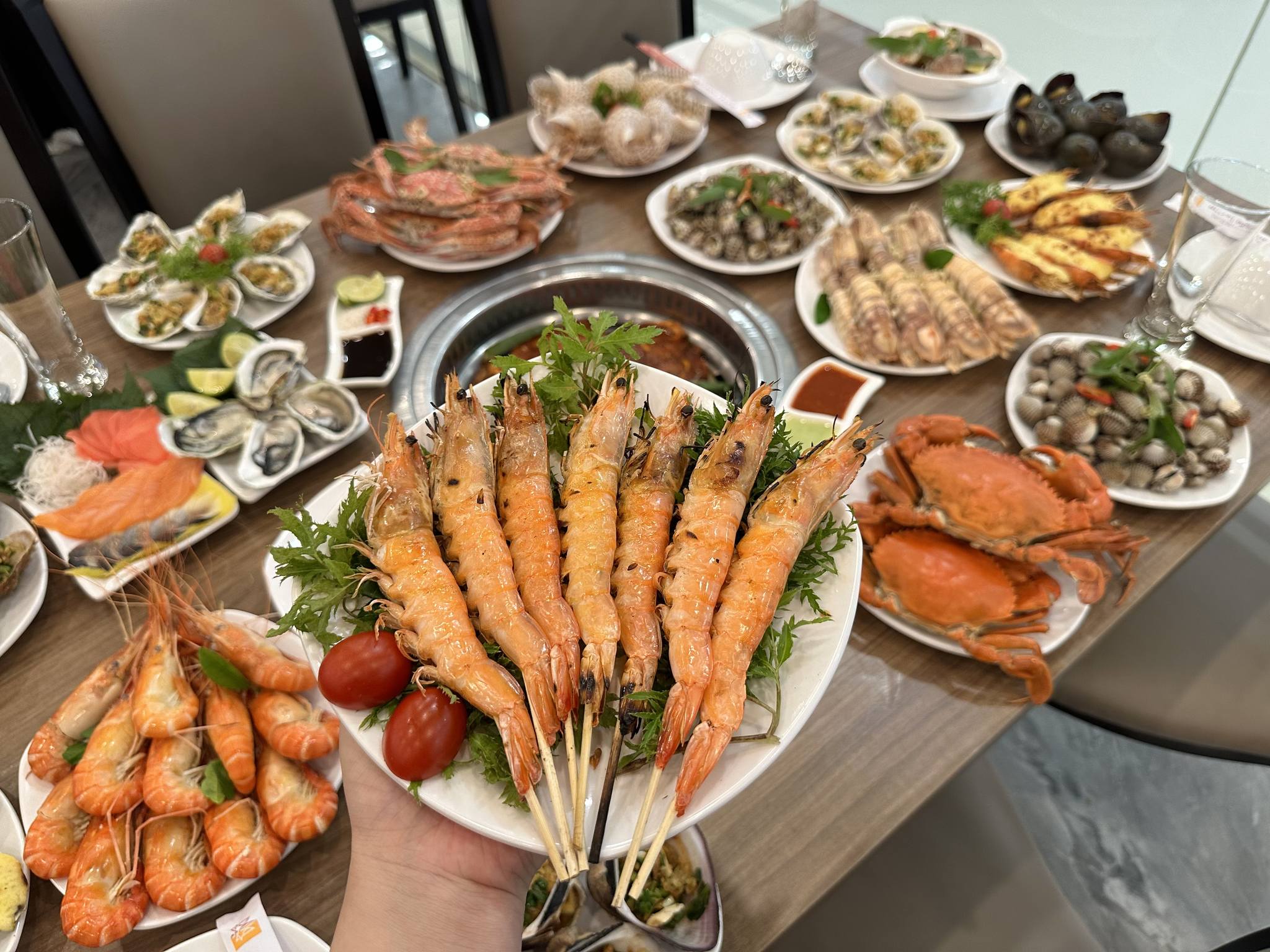 Ăn gì khi trải nghiệm tour đi bộ dưới đáy biển Quy Nhơn